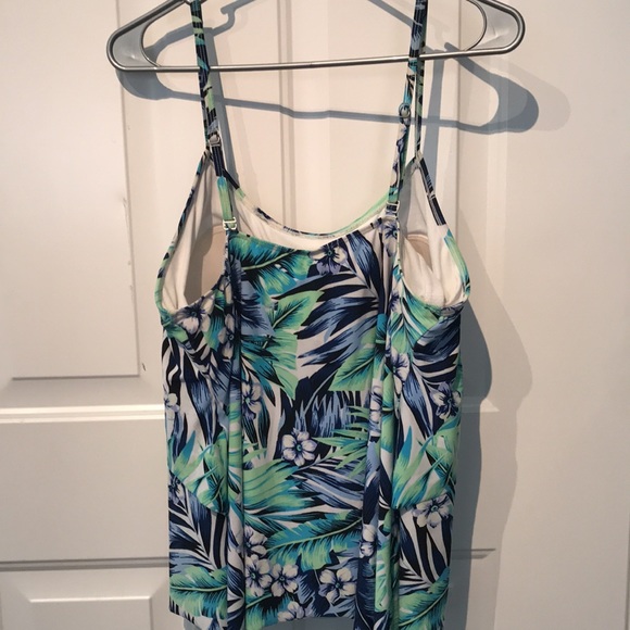 St. John’s Bay Tankini with swim skirt. - Picture 2 of 6
